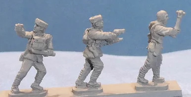 PIG160281 - BRITISH TRENCH RAIDERS