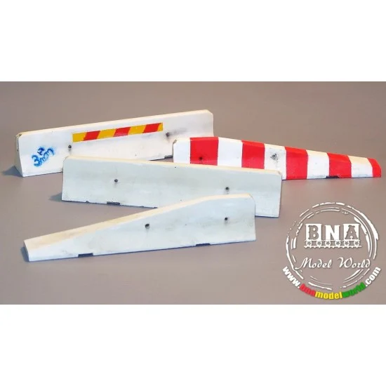 Plus Model 4042 1/48 Roadblocks - Long