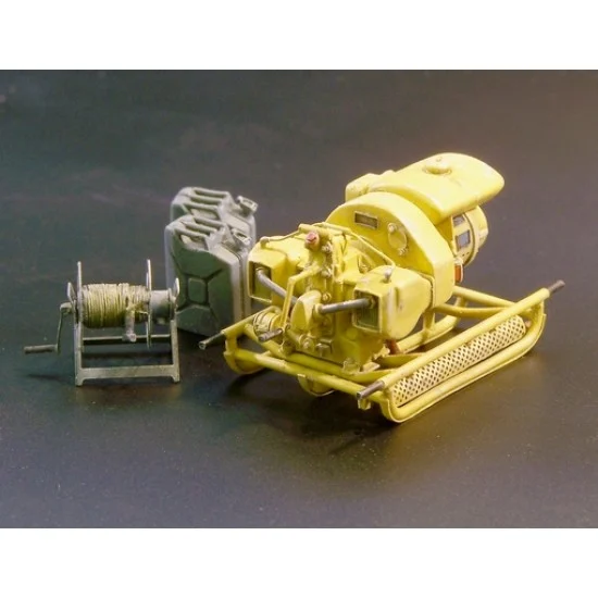 Plus Model 421 1/35 WWII German Power Generator - Military Vehicles & Tanks