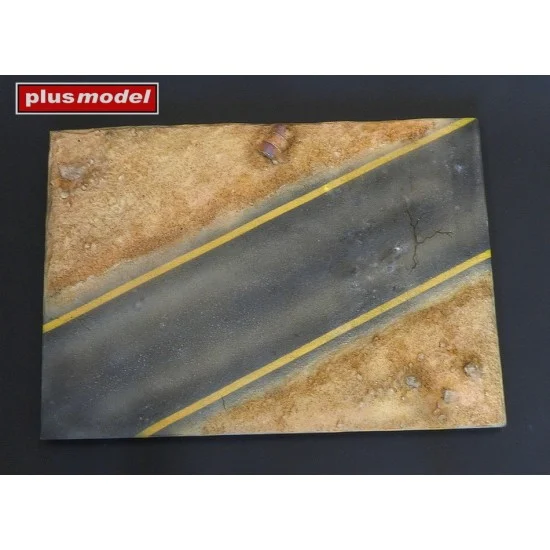 Plus Model 622 1/35 Display Base - Road In The Desert (29.5 x 21 cm)