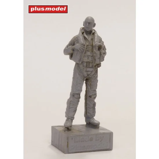 Plus Model AL4102 1/48 F-18 Hornet Pilot