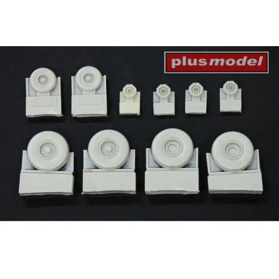 Plus Model AL7053 1/72 Lockheed P-3 Orion Front and Main Wheels