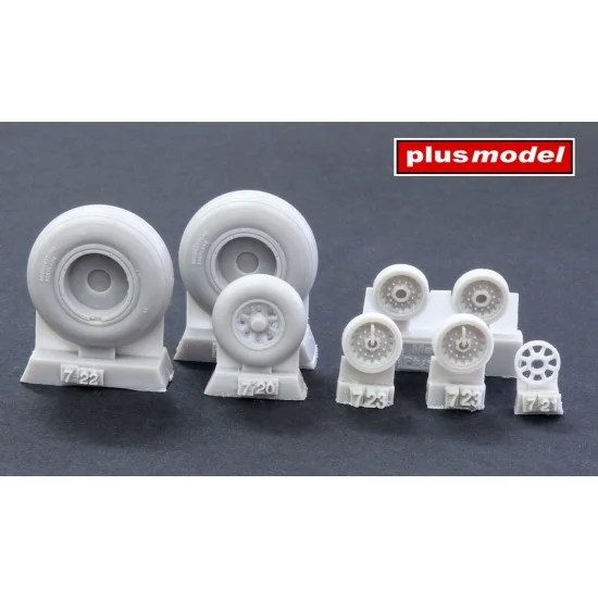 Plus Model AL7067 1/72 Consolidated B-24 Liberator Wheels Groved