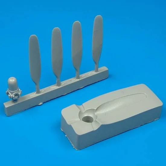 QuickBoost 72009 1/72 Republic P-47D Thunderbolt Hamilton Propeller with construction tool