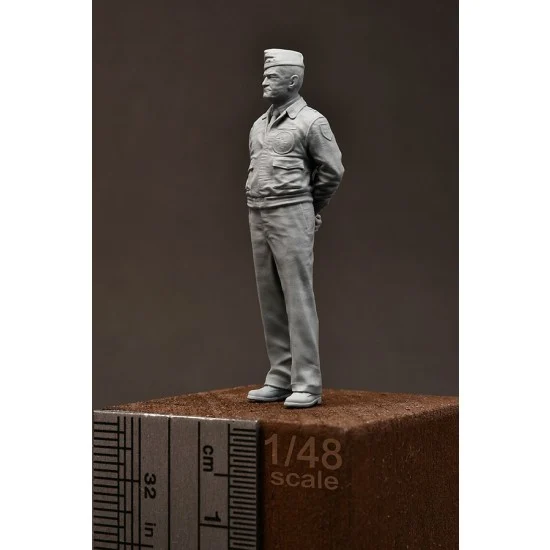 R2 Miniatures R05-48 1/48 Claire Lee Chennault Commander for Flying Tigers P-40 VAG