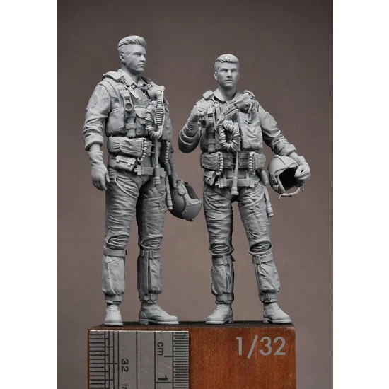R2 Miniatures R11-32 1/32 USN/US Navy F-14 Tomcat Pilots 1980s (2 figures)