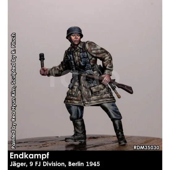 Rado Miniatures 35030 1/35 Endkampf, Jaeger, 9. FJ Division, Berlin 1945 - Model Figures