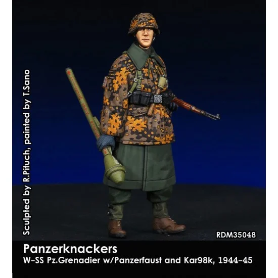Rado Miniatures 35048 1/35 W-SS PzGrenadier w/Kar98k & PzF. 60/100, 1944/45
