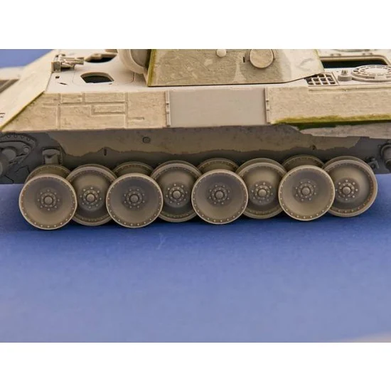 Panzer Art RE35-326 1/35 Germany Panther Tank Burn-Out Road Wheels