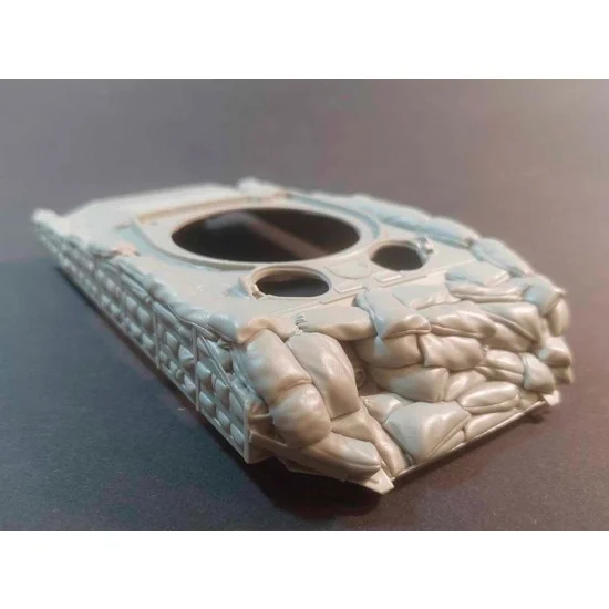Panzer Art RE35-768 1/35 Sherman M4A3 VVSS Hull w/A Frame & Sandbags Armour
