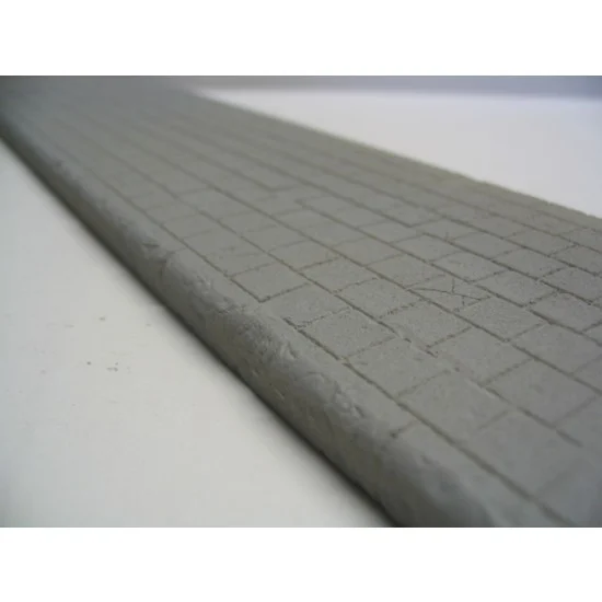 Reality In Scale 35033 1/35 Sidewalk with Square Tiles (Size: 28.5x6.7cm) - Scenics & Diorama