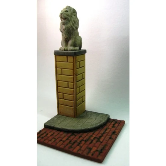 Reality In Scale 35166 1/35 Pillar with Lion - Scenics & Diorama