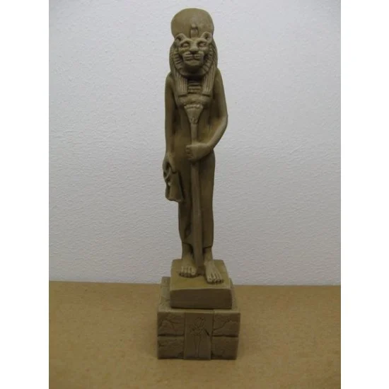 Reality In Scale 35216 Tall Egyptian Sekhmet Statue - 2 Resin Parts (Height: 15cm) Suitable for all Scales