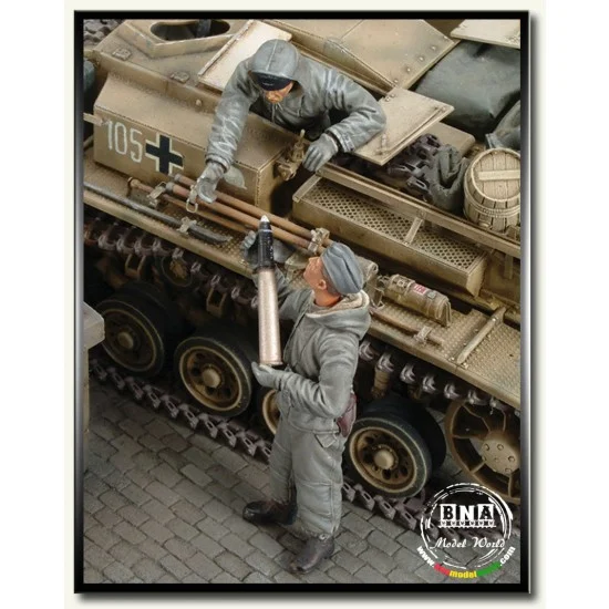 Royal Models RM143 1/35 WWII German Stug III Crew (Russia 1943) - Model Figures