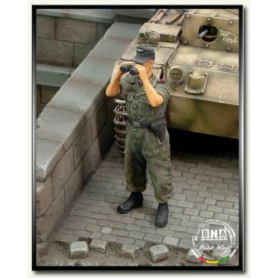 Royal Models RM157 1/35 WWII Waffen SS Tank Crew/Tanker (Looking Trough Binoculars) - Model Figures