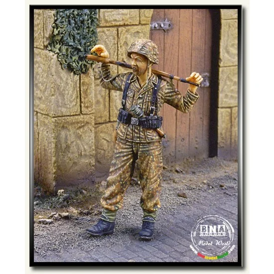 Royal Models RM287 1/35 SS Grenadier at Rest (1944) - Model Figures
