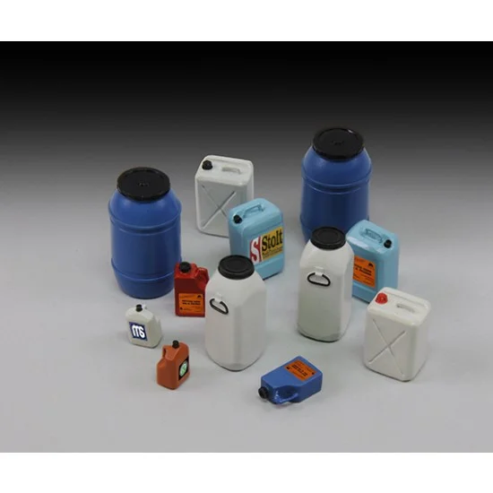 Royal Models RM648 1/35 Plastic Chemical/Water Containers & Bottles - Scenics & Diorama