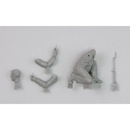 Royal Models RM684 1/35 Workshop Mechanic Using Electric Welder [set No.2](1 Figure) - Model Figures