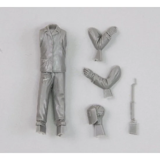 Royal Models RM685 1/35 Workshop Mechanic Using Electric Welder [set No.3](1 Figure) - Model Figures