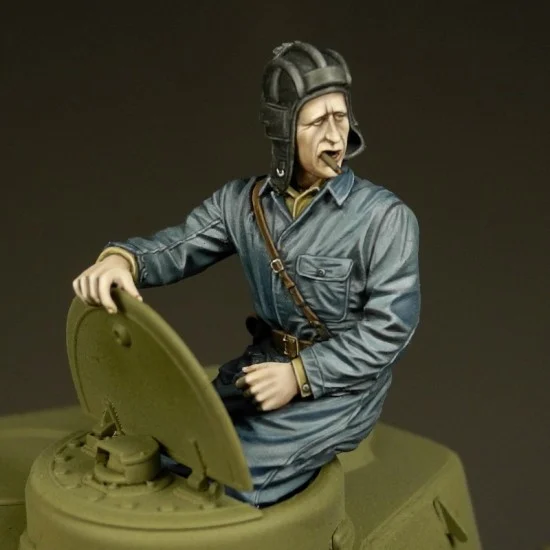 Royal Models RM756 1/35 Russian Tanker Sitting in Turret - Model Figures