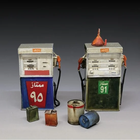 Royal Models RM924 1/35 Modern Gas Pumps Mid Orient - Scenics & Diorama