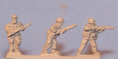 PIG130033 - INFANTRY IN FRENCH ADRIAN HELMET