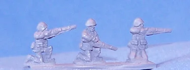 PIG130055 - REPUBLICAN INFANTRY KNEELING/HELM