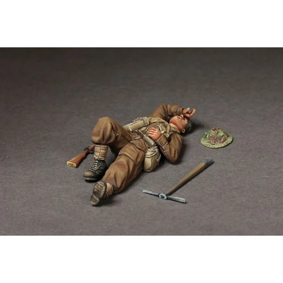 SOGA Miniatures 35134 1/35 British Infantryman at Rest - Model Figures