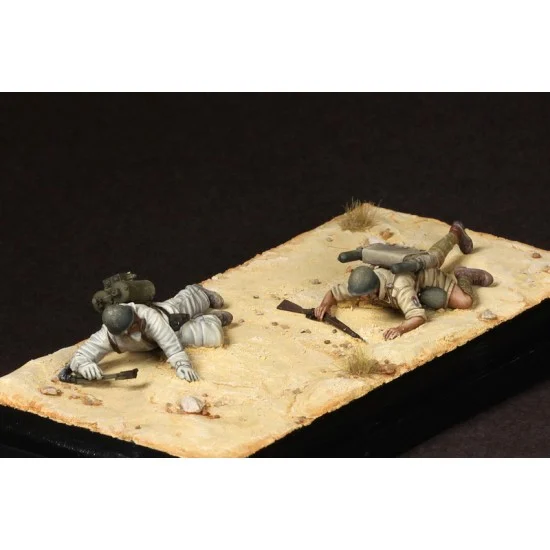SOGA Miniatures 35170 1/35 Flamethrower team Italian Guastatori in North Africa (2 figures) - Model Figures