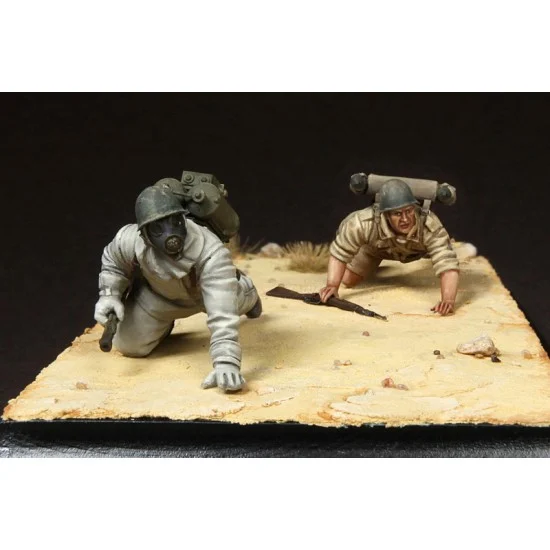 SOGA Miniatures 35171 1/35 Flamethrower team Italian Guastatori in North Africa (2 figures) - Model Figures