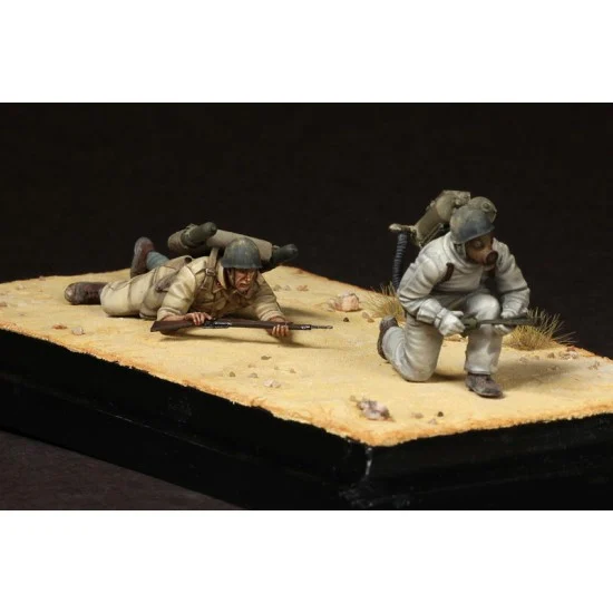 SOGA Miniatures 35172 1/35 Flamethrower team Italian Guastatori in North Africa (2 figures) - Model Figures