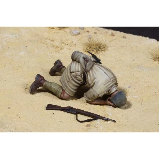 SOGA Miniatures 35173 1/35 Wounded Italian Guastatori in North Africa - Model Figures