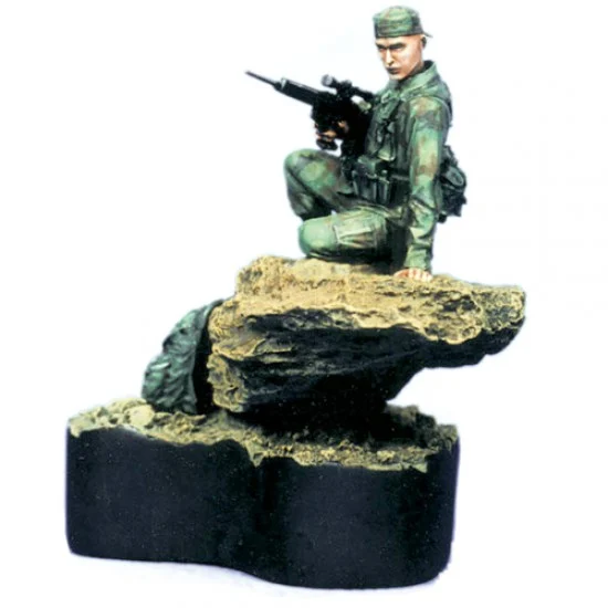 SOL Resin Factory MM002 1/35 US Sniper Grenada (figure w/base) - Model Figures