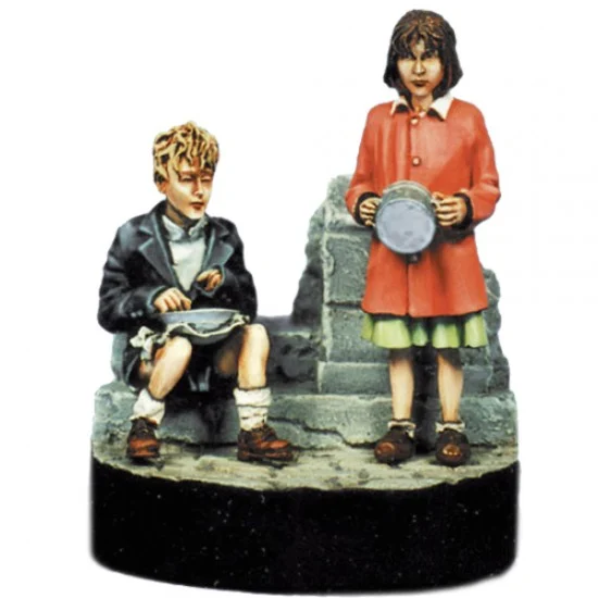 SOL Resin Factory MM015 1/35 Europe Child (2 Figures w/Base) - Model Figures