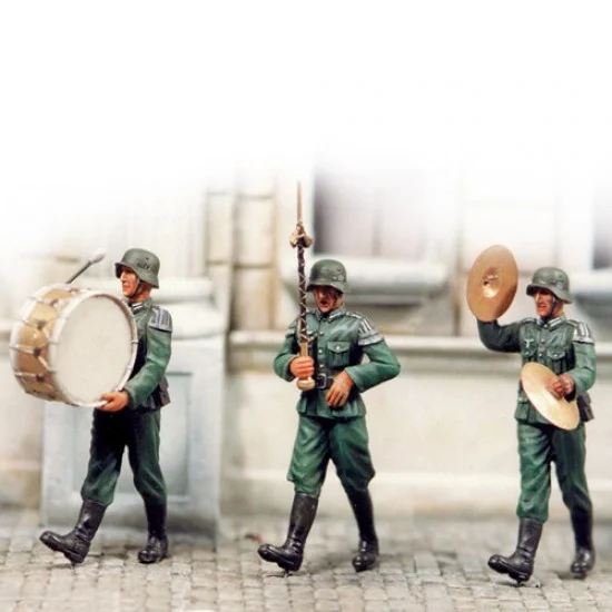 SOL Resin Factory MM075 1/35 Drum Major, Base Drum, Cymbal (3 figures) - Model Figures