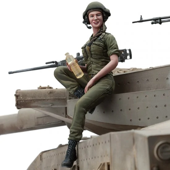 SOL Resin Factory MM225 1/16 IDF Female Tank Crew #1 - Model Figures