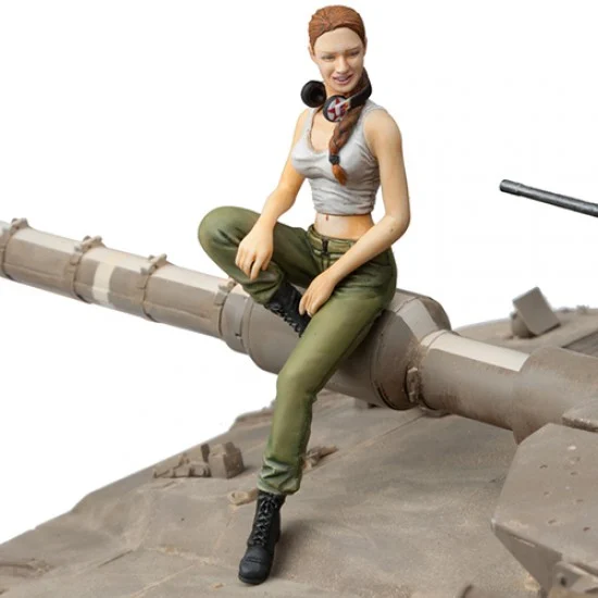 SOL Resin Factory MM226 1/16 IDF Female Tank Crew #2 - Model Figures