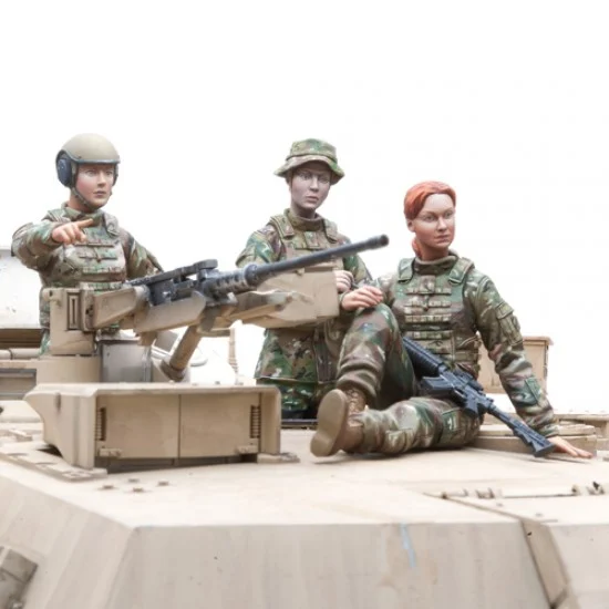 SOL Resin Factory MM244 1/16 US Army Female Tank Commander, Loader & Gunner (3 Figures) - Model Figures