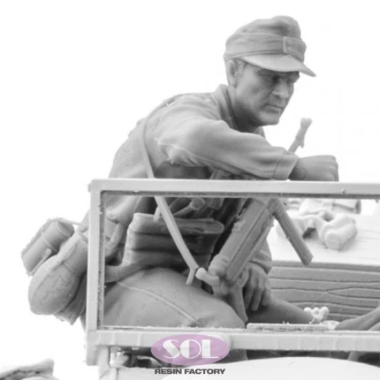 SOL Resin Factory MM843 1/35 Rider for WWII German Kubelwagen - Model Figures