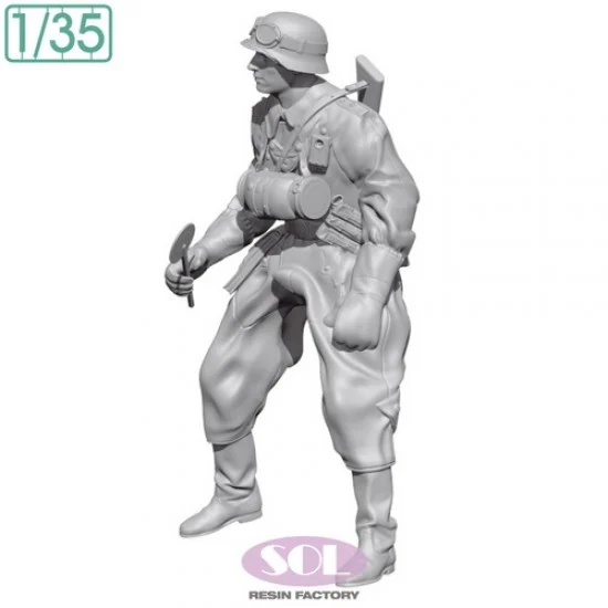 SOL Resin Factory MM901 1/35 WWII German Feldgendarmerie for KS750 - Model Figures