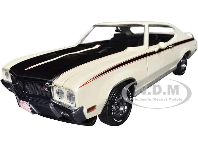 1970 Buick GSX Apollo White with Black Stripes "American Collectibles" Series 1/18 Diecast Model Car by Sun Star - Buick Models