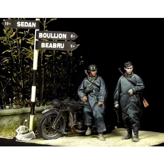 The Bodi 35056 1/35 German Motorcyclists Set (2 Figures) - Model Figures