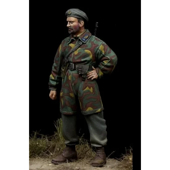 The Bodi 35128 1/35 WWII Italian Paratrooper Officer "Nembo Division" - Model Figures