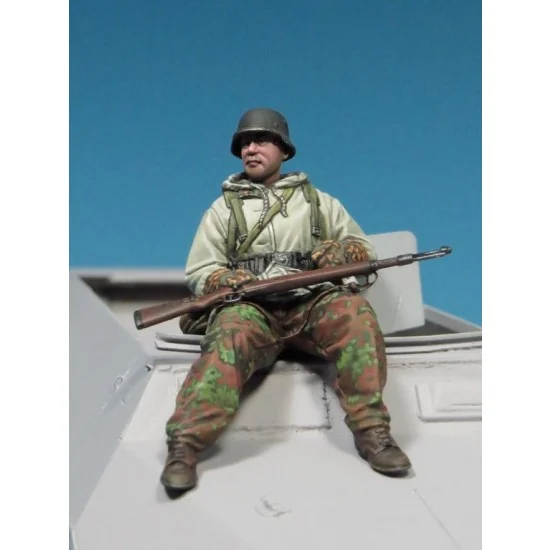 The Bodi 35220 1/35 WWII Waffen SS SdKfz. 251 Half-truck Rider #3