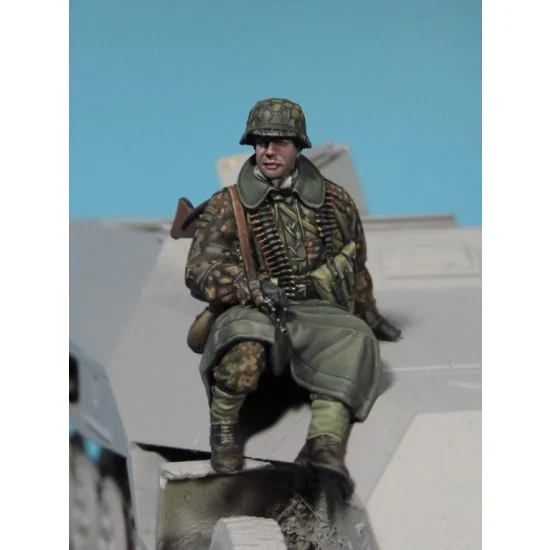 The Bodi 35223 1/35 WWII Sd.Kfz. 251 Half-truck Rider #5