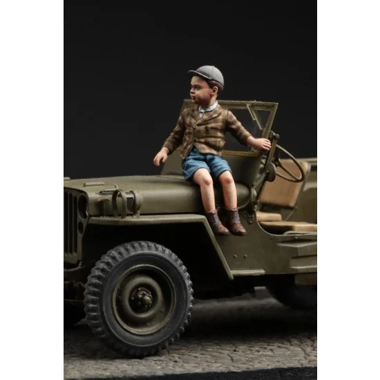 The Bodi 35227 1/35 European Young Boy - Model Figures