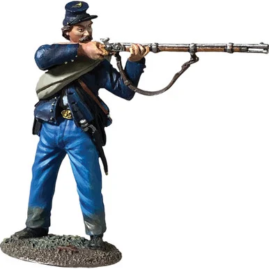 Irish Brigade Standing Firing No. 2 1/30 Figure William Britain 31351