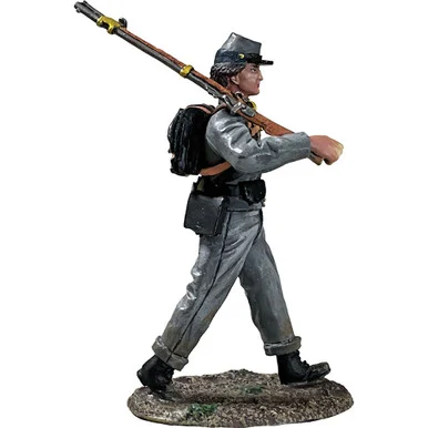 Confederate Infantry Marching w/Knapsack 1:30 Figure William Britain (31443)