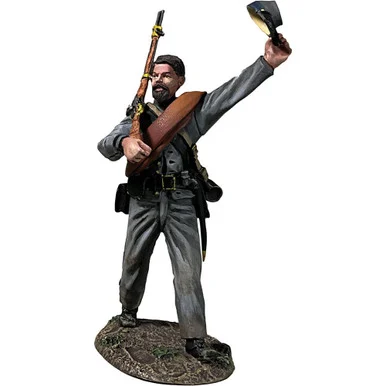 Confederate Infantry Marching Waving Cap 1:30 Figure William Britain (31444)