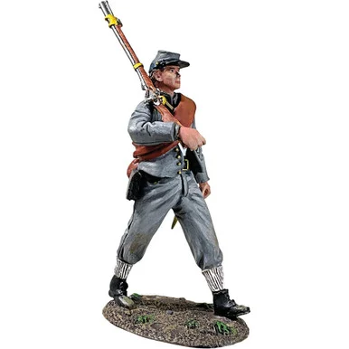 Confederate Infantry Marching w/Bedroll 1:30 Figure William Britain (31442)